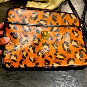 Authentic MCM crossbody bag... Real Cutie❤️
